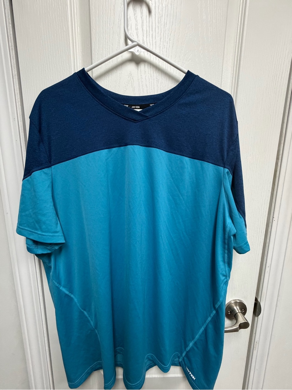 Men's Two-Tone Blue Athletic Tee xxl
By drytek